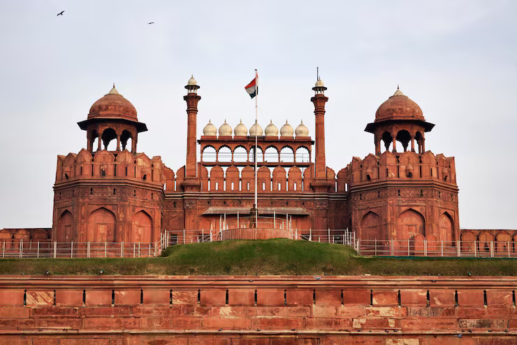 Majestic Red Fort Wallpaper for Your Screen