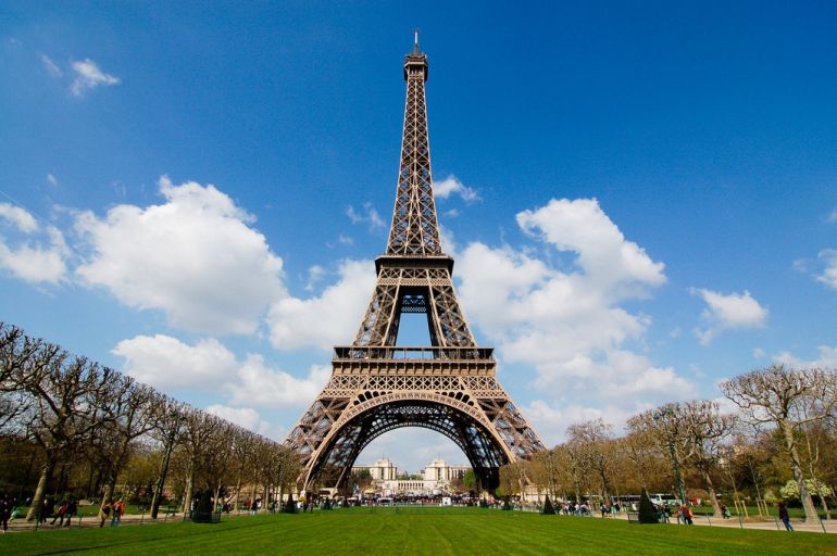 eiffel tower from park