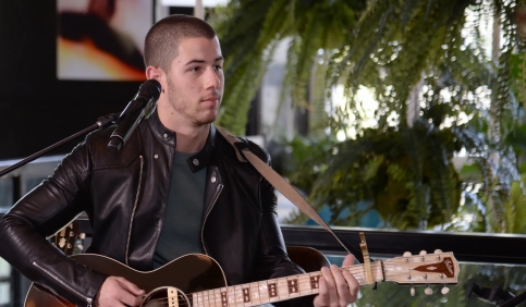 nick jonas guitar session